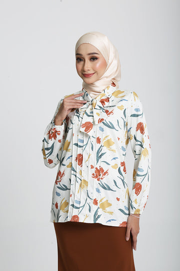 The Reunion Moments Blouse in Floral Prints